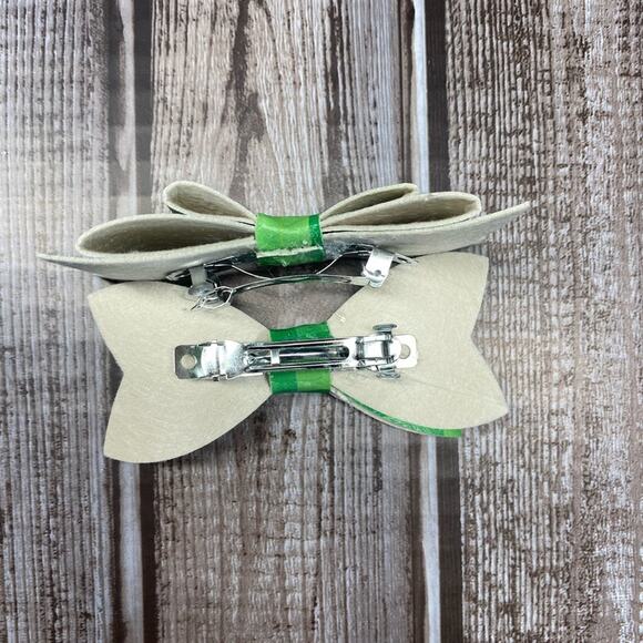 Girl’s Set of Hair Bows Green Plaid They are 3 1/2” Bows Secured on a 2” Barrett - Picture 2 of 2